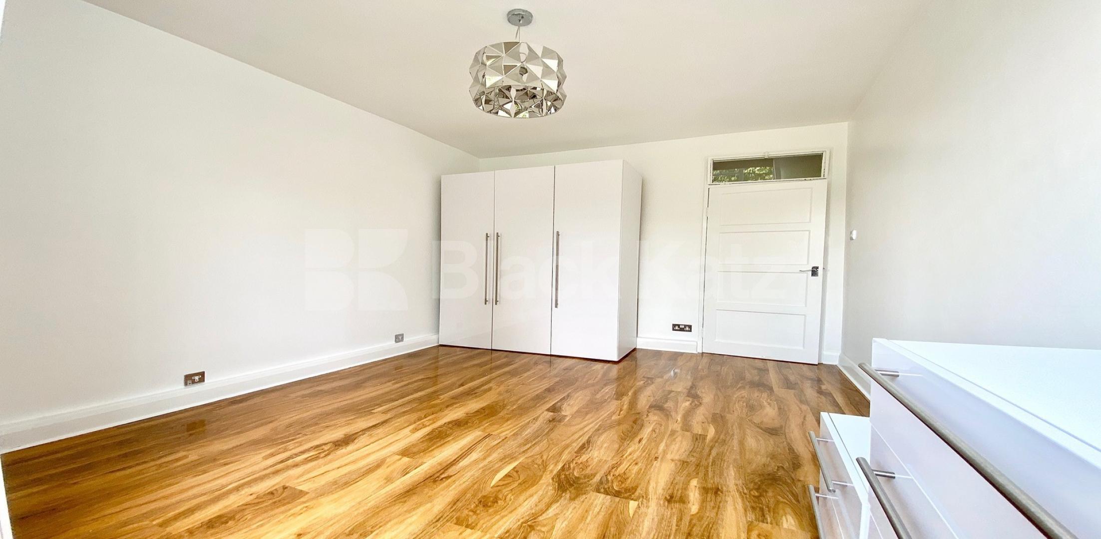 			VIRTUAL TOUR AVAILABLE!, 2 Bedroom, 1 bath, 1 reception Apartment			 Cruikshank Street, ANGEL-KINGS CROSS